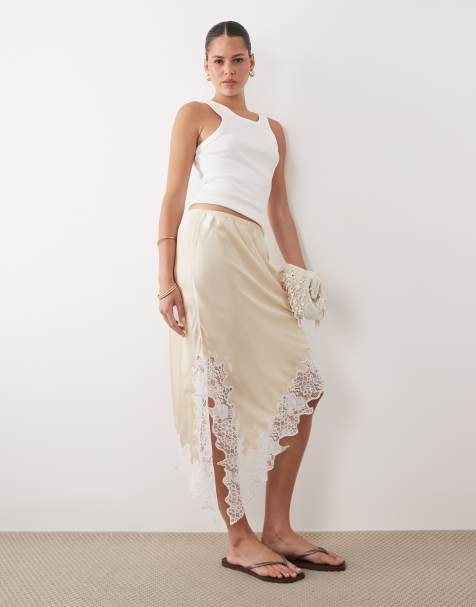 Miss Selfridge – Asymmetrischer Maxirock aus Satin in Buttermilchgelb - view 1