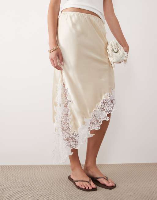 Miss Selfridge – Asymmetrischer Maxirock aus Satin in Buttermilchgelb, 2 von 5