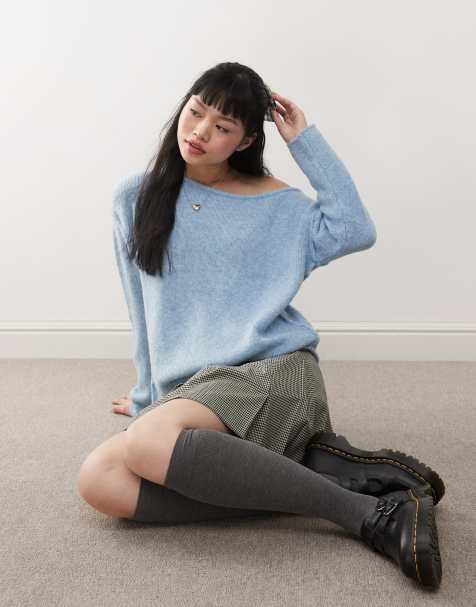 Miss Selfridge – Asymmetrischer, schulterfreier Strickpullover in Blassblau mit lockerem, bequemem Schnitt - view 1