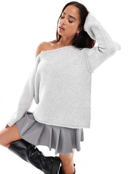 Miss Selfridge – Asymmetrischer, schulterfreier Strickpullover in meliertem Grau mit lässigem, bequemem Schnitt - view 1