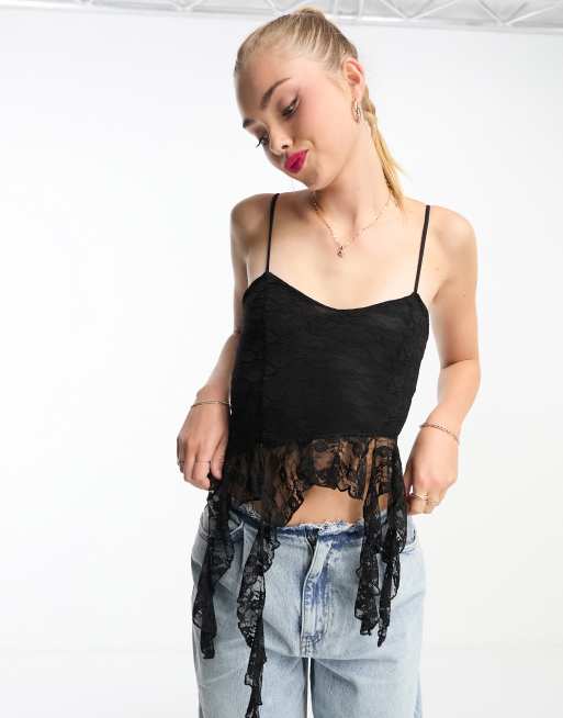 Miss Selfridge – Asymmetrisches Camisole aus schwarzer Spitze mit Rüschen