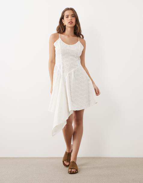 Miss Selfridge – Asymmetrisches Camisole-Minikleid in Elfenbein mit Lochstickerei - view 1