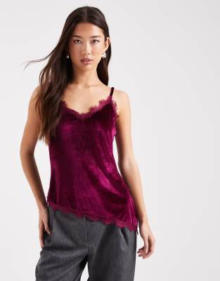 Miss Selfridge - Asymmetrisches Camisole-Oberteil in Pflaume aus Samt mit Spitzenbesatz-Rot