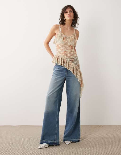 Miss Selfridge – Asymmetrisches Oberteil aus Spitze mit Vintage-Blumenmuster und Rüschen, 4 von 4