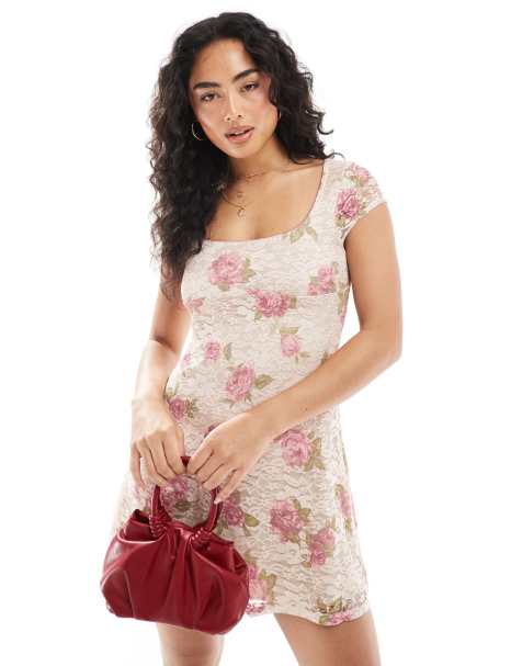 Miss Selfridge – Ausgestelltes Kleid in Rosa mit eckigem Ausschnitt und Blumenmuster - view 1