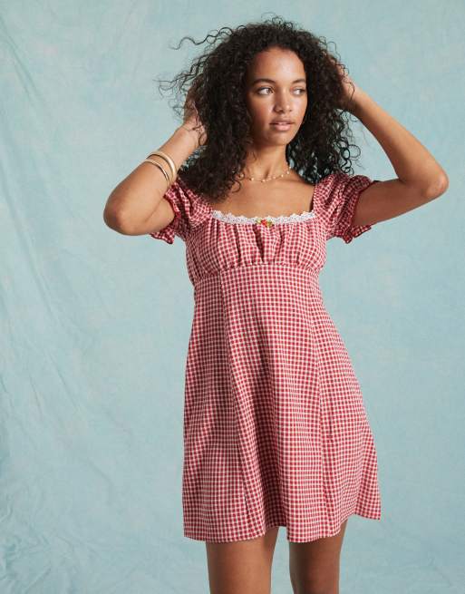 Miss Selfridge - Babydoll-minikjole med blondekant og røde gingham-tern, 3 af 4