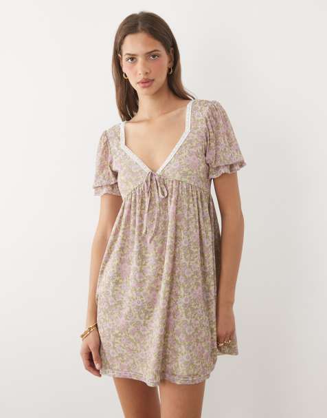 Miss Selfridge - Babydoll-minikjole med pufærmer og blomstermønster - view 1