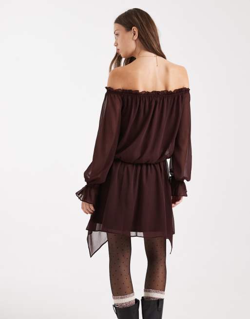 Miss Selfridge - Bardot-jurk van chiffon met zakdoekzoom in chocoladebruin, 2 van 4