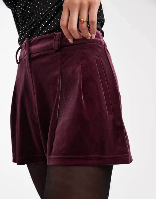 Miss Selfridge – Bärfärgade, extra kora shorts i sammet med figursydd design, 5 av 5