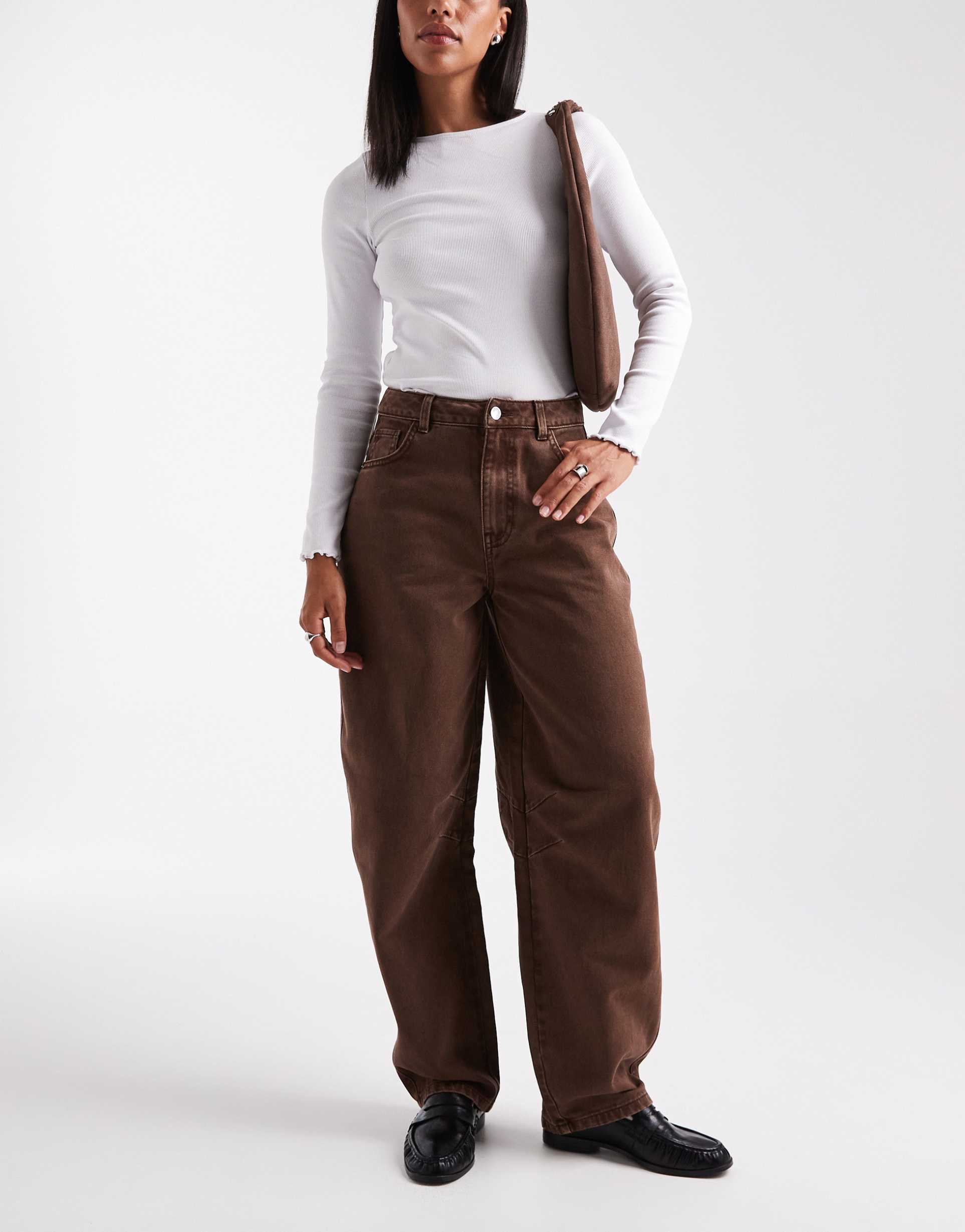 miss selfridge barrel leg jeans in chocolate wash