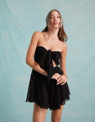 beach lace tie front romper in black