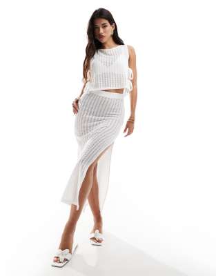 beach maxi skirt with slit in crochet-White