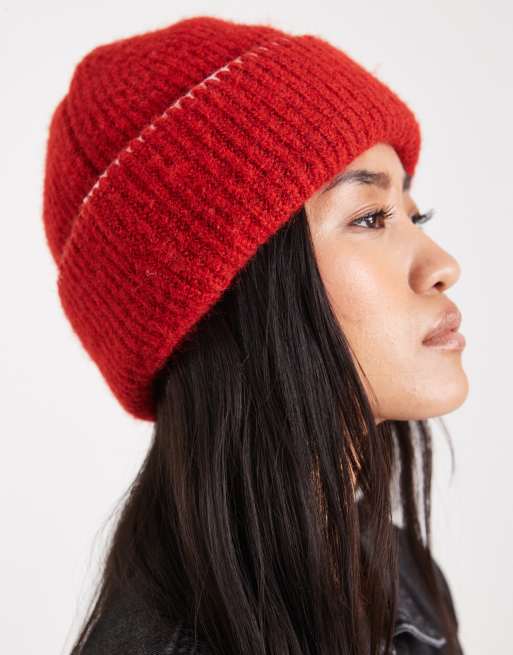 Miss Selfridge - Beanie van wolmix met festonsteek in rood met zachtroze