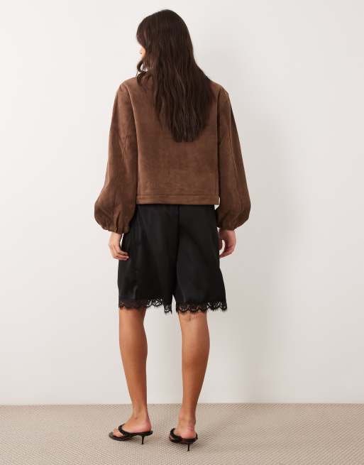 Miss Selfridge Bermuda-Shorts aus Satin und Spitze in Schwarz, 3 von 5