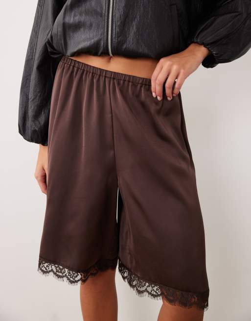 Miss Selfridge bermudas de satén y encaje en chocolate, 3 de 5