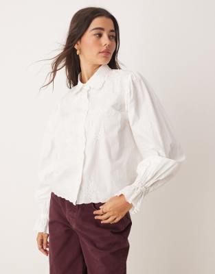 Miss Selfridge - Bestickte Hemdbluse aus Popeline in Weiß