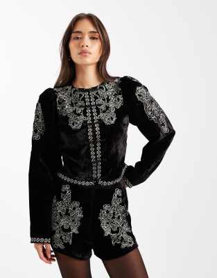 Miss Selfridge - Bestickte Jacke aus Samt in Schwarz mit Puffärmeln