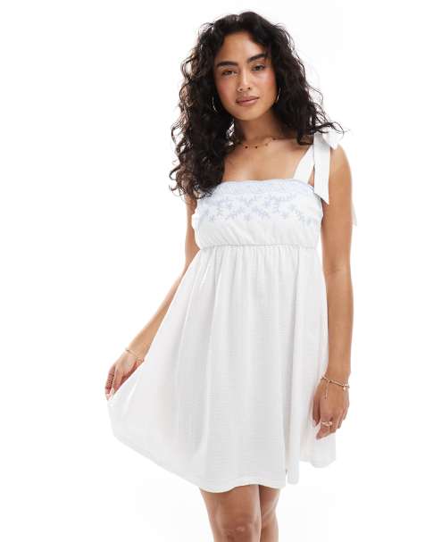 Miss Selfridge – Besticktes Babydoll-Minikleid in Creme - view 1