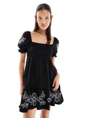 Miss Selfridge - Besticktes Minikleid in Schwarz mit Puffärmeln und weißer Stickerei-Bunt