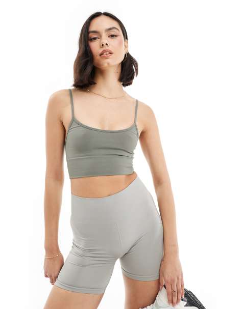 Miss Selfridge – Bezszwowy top na ramiączkach o fasonie braletki w kolorze khaki - view 1