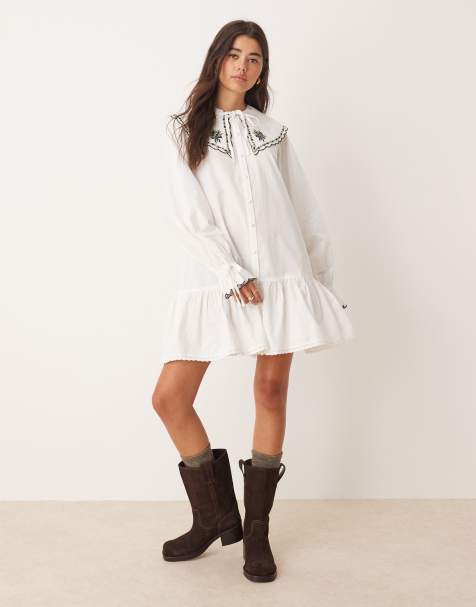 Miss Selfridge – Biała sukienka mini z haftowanym kołnierzem - view 1