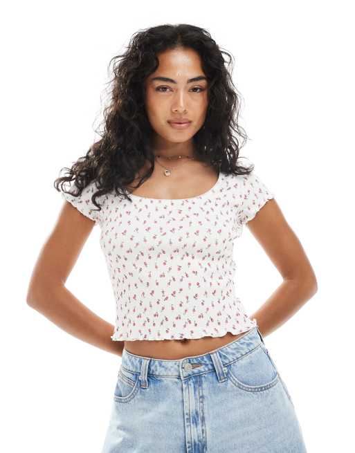 Miss Selfridge – Biały przylegający T-shirt z kwadratowym dekoltem w drobny kwiatowy wzór