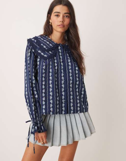 Miss Selfridge – Blå, tapetblommig skjorta med dubbel krage, 2 av 4