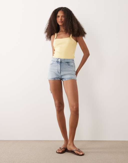 Miss Selfridge – Blå, tvättade jeansshorts i kort modell, 2 av 5