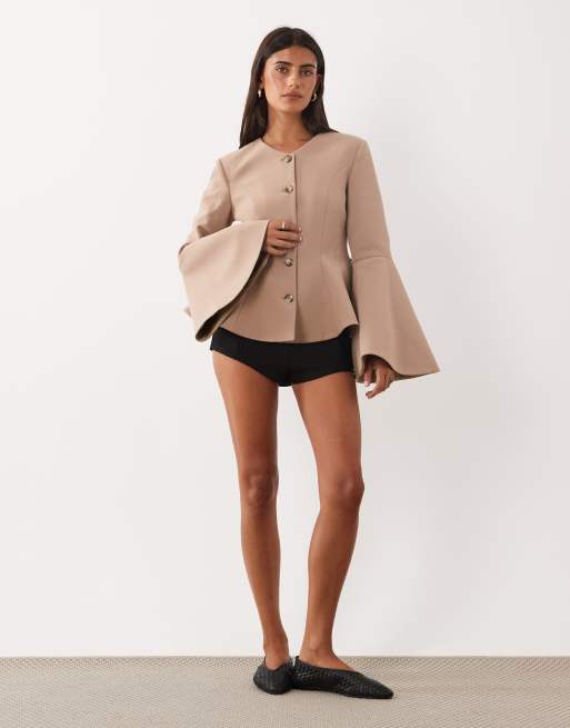 Miss Selfridge blazer con peplo stretto in vita e maniche svasate, 3 di 4
