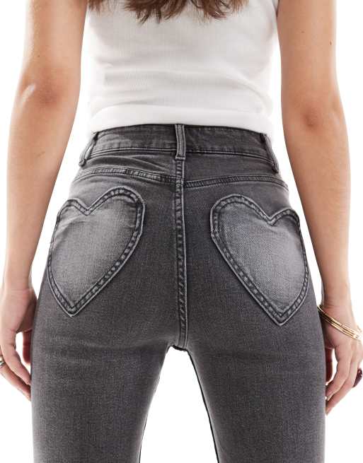Miss Selfridge – Bleksvarta, utsvängda jeans med hjärtformade fickor, 4 av 5