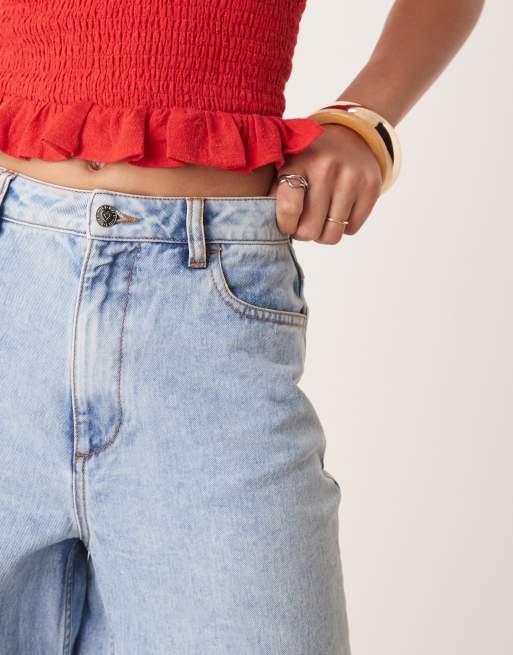 Miss Selfridge – Blekta, tvättade, långa jeansshorts, 3 av 5