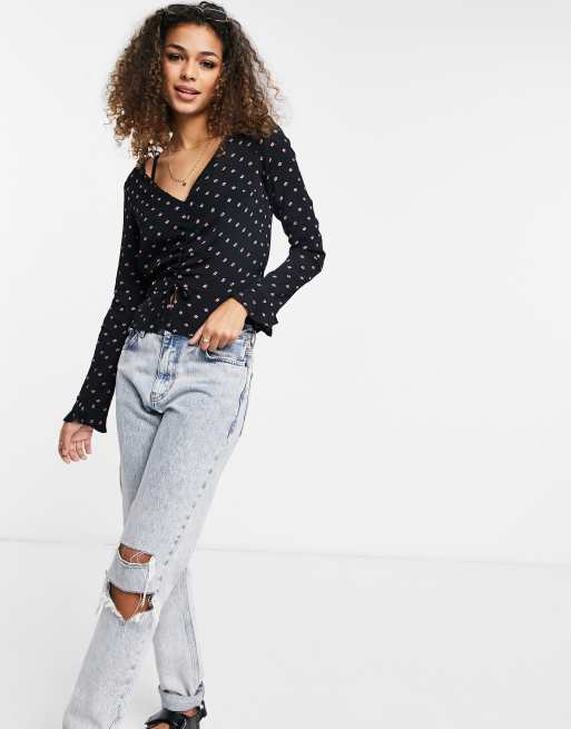 Miss Selfridge - Blouse froncée à manches longues et petites fleurs roses, 4 de 4