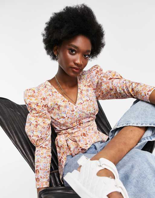 Miss Selfridge - Blouse met overslag en fijne print in crème