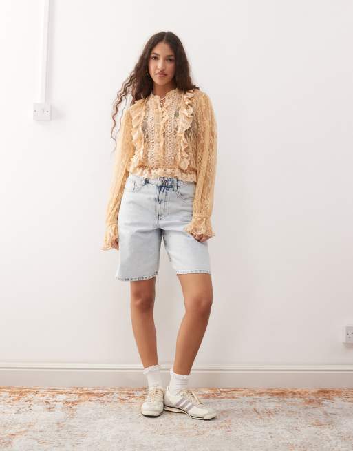 Miss Selfridge - Blouse rétro boutonnée avec bordures en dentelle - Crème, 2 de 4