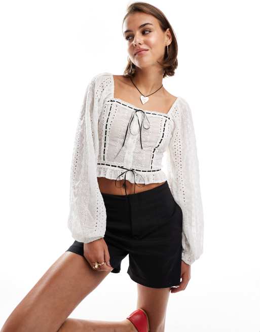 Miss Selfridge - Blusa avorio in pizzo sangallo con nastro a contrasto