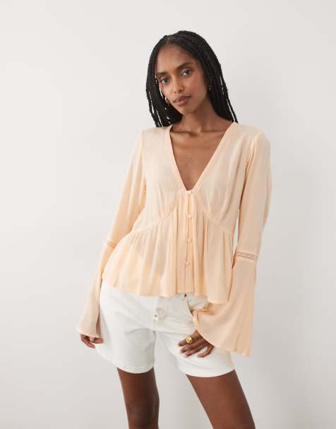 Miss Selfridge - Blusa color pesca con maniche svasate, bottoni e peplo - view 1