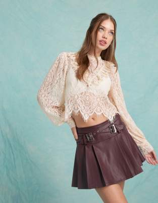 Miss Selfridge - Bluse aus Spitze im viktorianischen Stil in Rosa