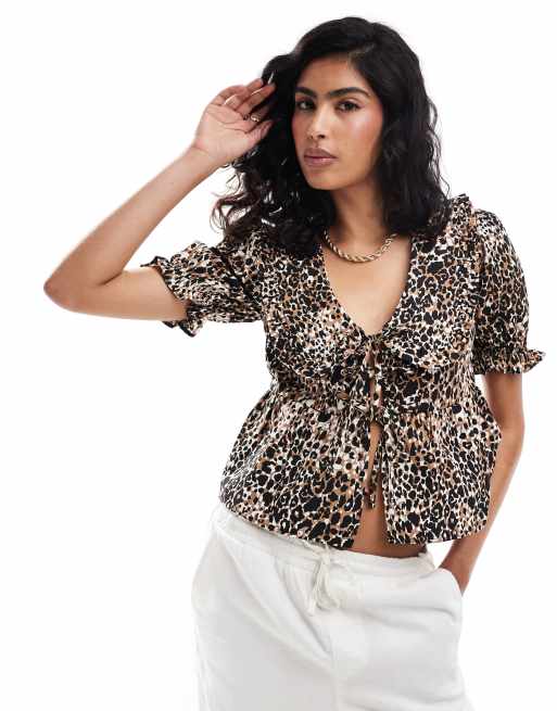 Miss Selfridge - Bluse i poplin med krave og leopardprint