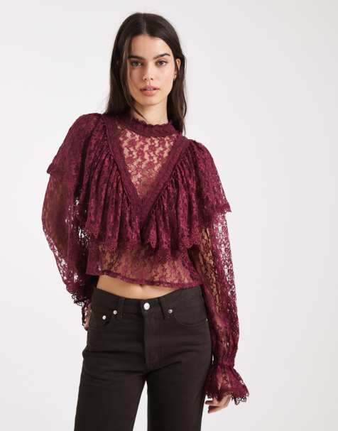 Miss Selfridge – Bluse in Burgunderrot mit Spitzendesign und Rüschen - view 1
