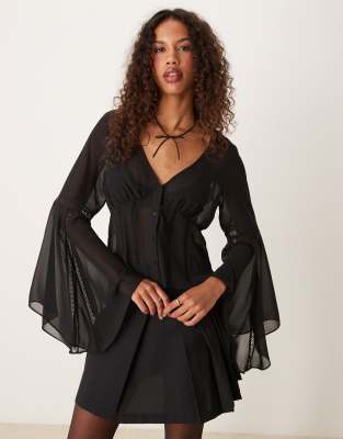 Miss Selfridge - Bluse in Schwarz mit Besatz