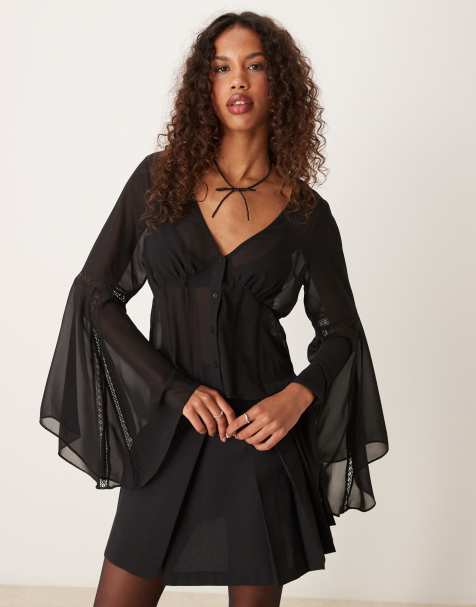 Miss Selfridge – Bluse in Schwarz mit Besatz - view 1