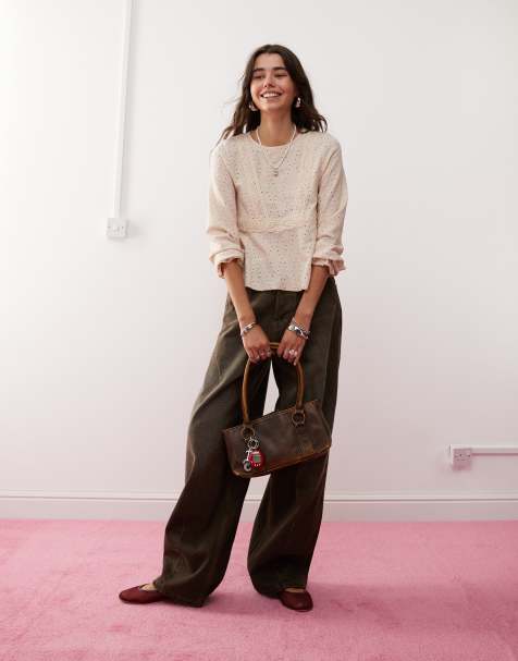 Miss Selfridge – Bluse in Steinbeige mit Lochstickerei - view 1