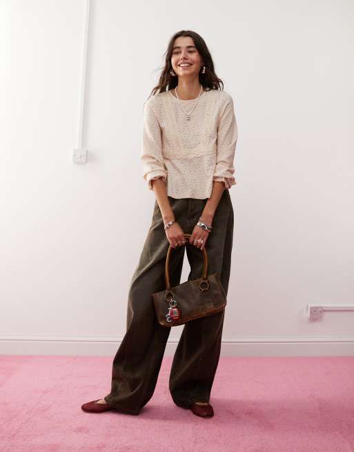 Miss Selfridge – Bluse in Steinbeige mit Lochstickerei