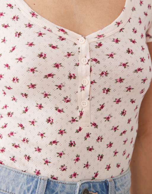 Miss Selfridge – Body aus Pointelle in Weiß mit Knopfleiste und Blümchenmuster, 3 von 4