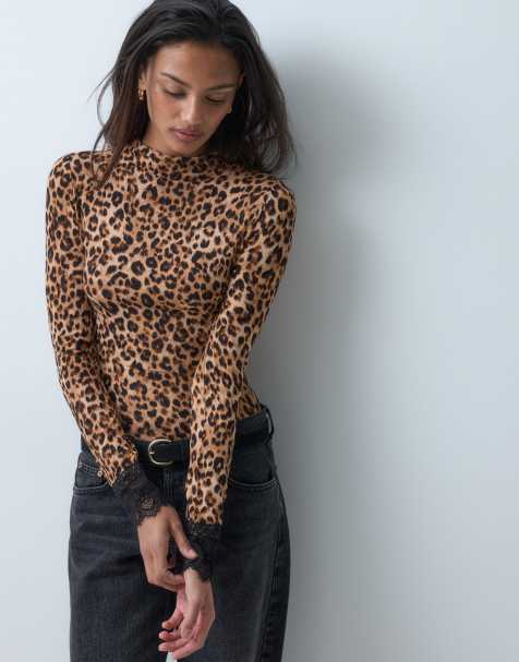 Miss Selfridge - body con cuello alzado y puños de encaje con estampado animal - view 1