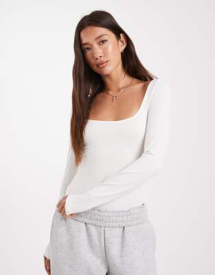 Miss Selfridge - Body in Cremeweiß mit weitem U-Ausschnitt