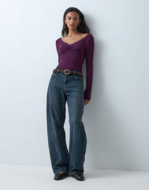 Miss Selfridge body med rynkade detaljer, v-ringning och spetskant i fig, 2 av 5