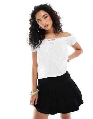 Miss Selfridge - Boho-Bluse aus Jersey in Weiß mit Spitzenbesatz