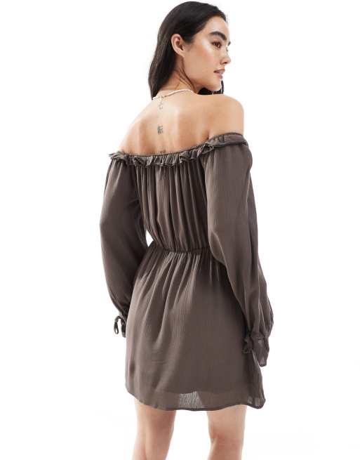 Miss Selfridge - Boho mini bardot-jurk met ruches in bruin, 2 van 4