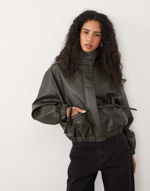 Miss Selfridge Bomberjacke aus Kunstleder mit Stehkragen in Schwarz, 2 von 4